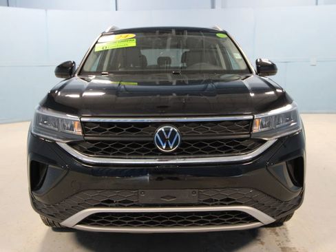 Used 2024 Volkswagen Taos SE image 23
