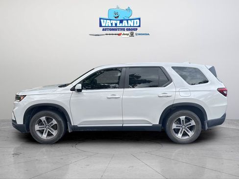 Used 2025 Honda Pilot EX-L image 2
