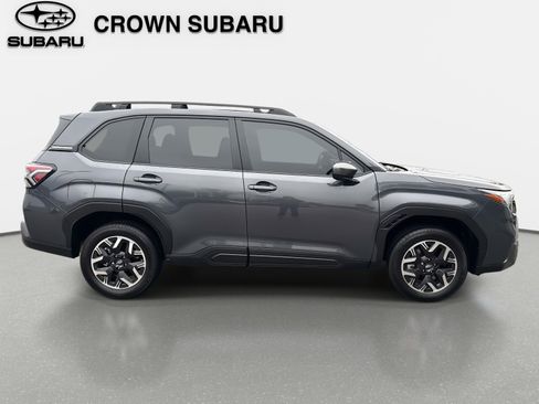Used 2025 Subaru Forester Premium image 3