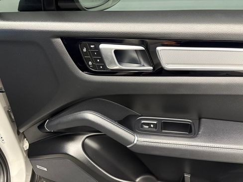 Certified 2023 Porsche Cayenne Platinum Edition AWD/4WD image 24