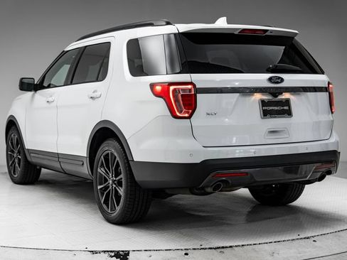 Used 2017 Ford Explorer XLT w/ Equipment Group 202A FWD image 3
