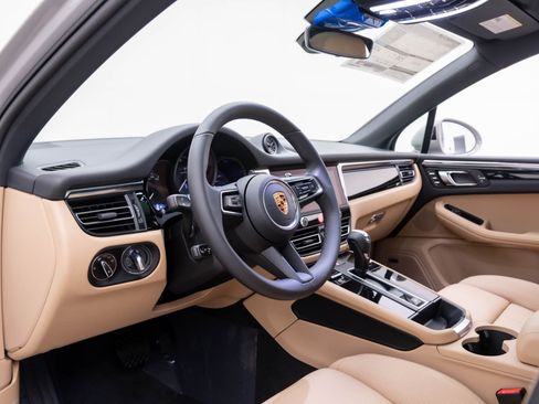 New 2026 Porsche Macan image 4