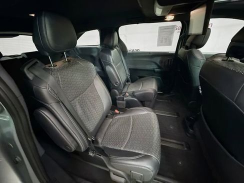 Used 2023 Toyota Sienna XSE AWD/4WD image 29