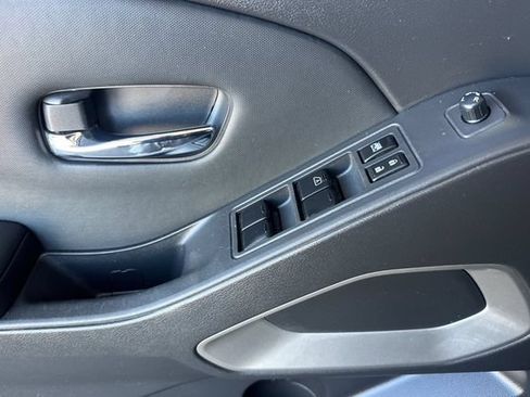 Certified 2022 Nissan Frontier SV RWD image 11