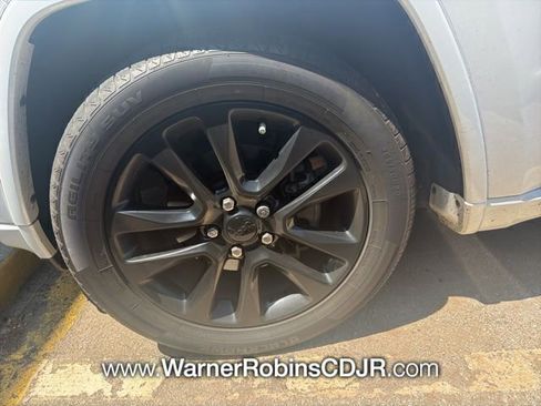 Used 2020 Jeep Grand Cherokee Altitude image 4