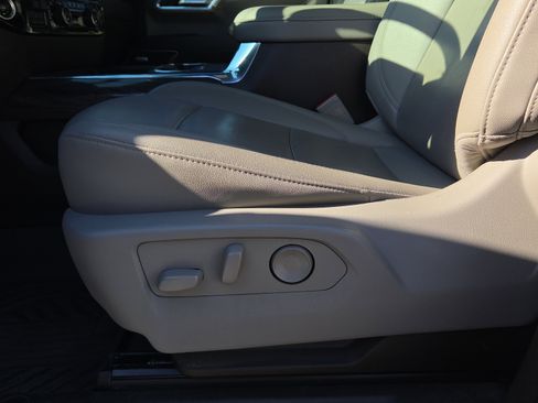 Used 2024 Chevrolet Silverado 2500 LTZ w/ LTZ Plus Package image 21