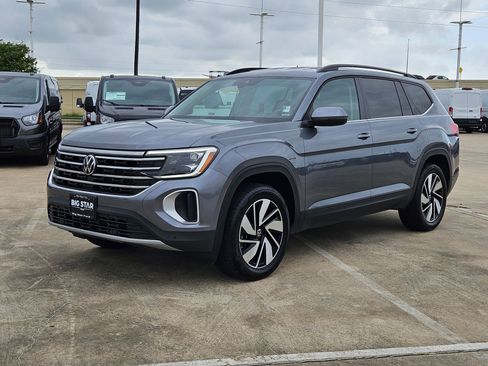 Used 2025 Volkswagen Atlas SE image 8