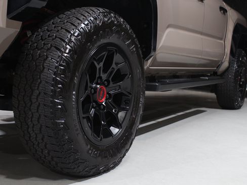 Used 2025 Toyota Tacoma Limited AWD/4WD image 26