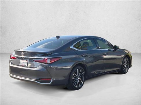 Used 2025 Lexus ES 300h w/ Premium Package FWD image 5