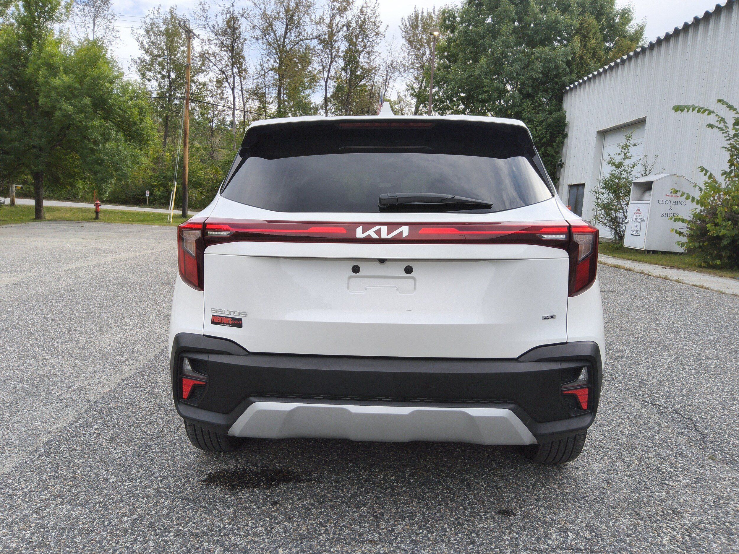 Used 2025 Kia Seltos LX AWD/4WD image 6