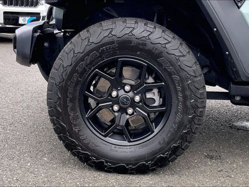 Certified 2024 Jeep Wrangler Unlimited AWD/4WD image 9
