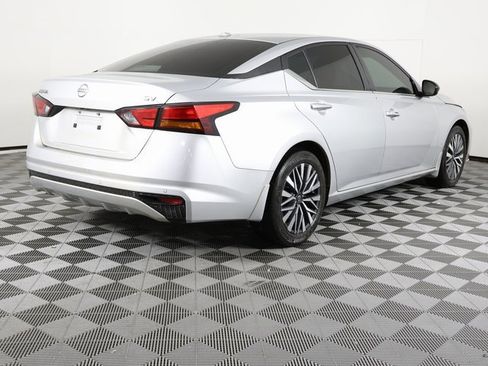 Used 2024 Nissan Altima 2.5 SV image 5