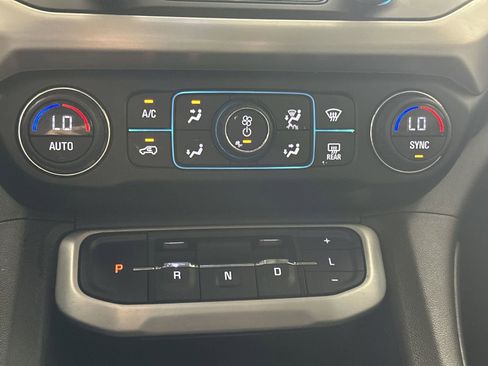 Used 2023 GMC Acadia SLT image 19