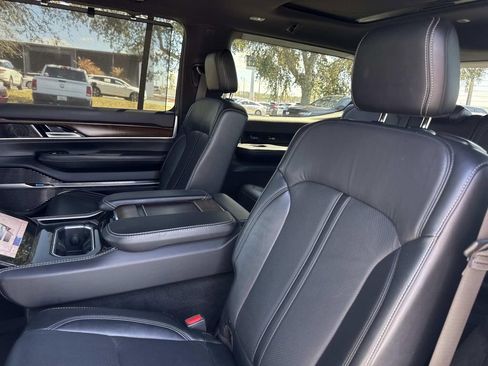 Used 2022 Jeep Grand Wagoneer Series I image 14