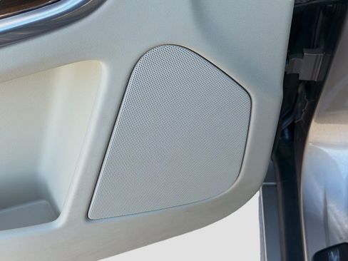 Used 2015 Volvo XC60 T5 Platinum image 24