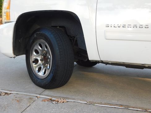 Used 2010 Chevrolet Silverado 1500 LS image 4