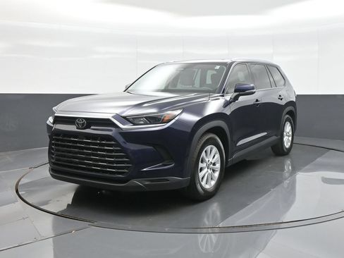 Certified 2024 Toyota Grand Highlander AWD image 3