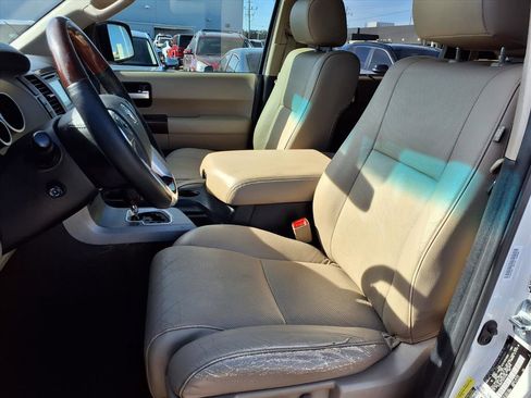 Used 2016 Toyota Sequoia Platinum image 22