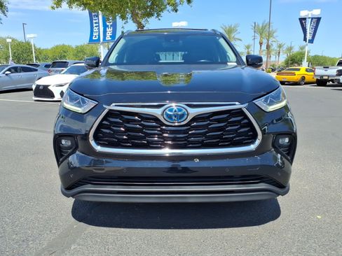 Used 2022 Toyota Highlander Limited AWD/4WD image 2