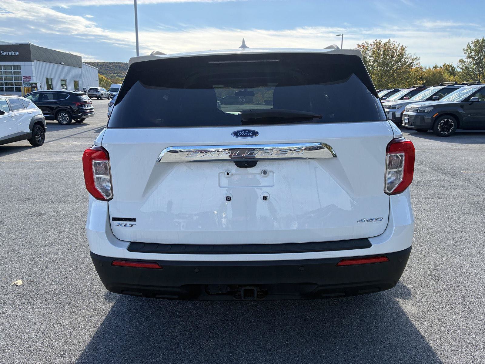 Used 2021 Ford Explorer XLT w/ Class III Trailer Tow Package AWD/4WD image 6