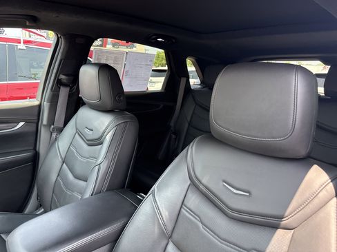 Used 2017 Cadillac XT5 Platinum w/ Driver Assist Package image 11