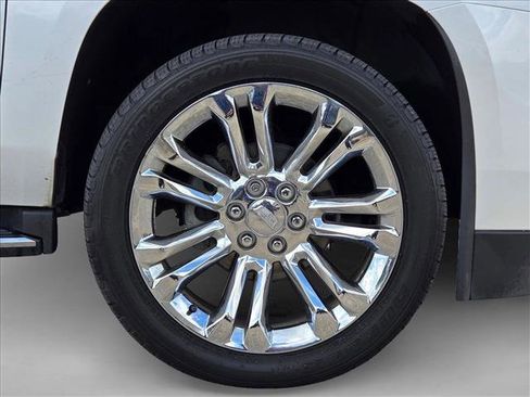 Used 2017 Cadillac Escalade Premium Luxury w/ LPO, Radiant Package RWD image 26