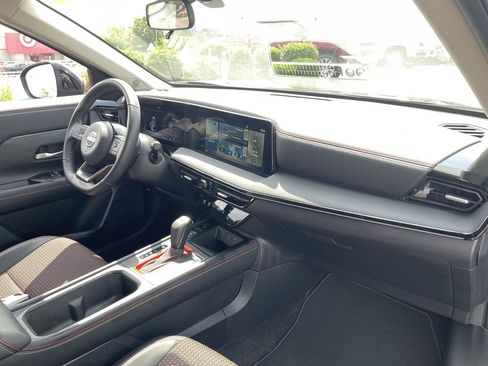 Used 2025 Nissan Kicks SR AWD/4WD image 27