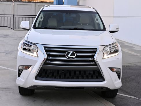 Used 2015 Lexus GX 460 w/ Premium Package AWD/4WD image 9