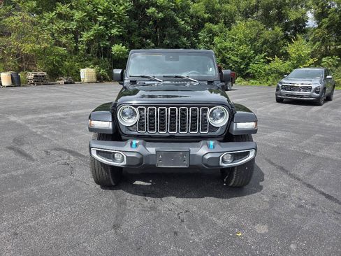 Used 2024 Jeep Wrangler Unlimited Sahara AWD/4WD image 2