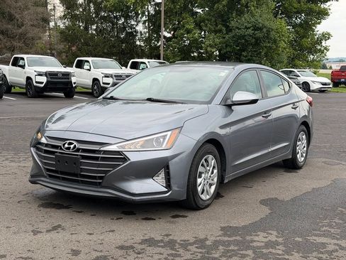 Used 2019 Hyundai Elantra SE FWD image 2