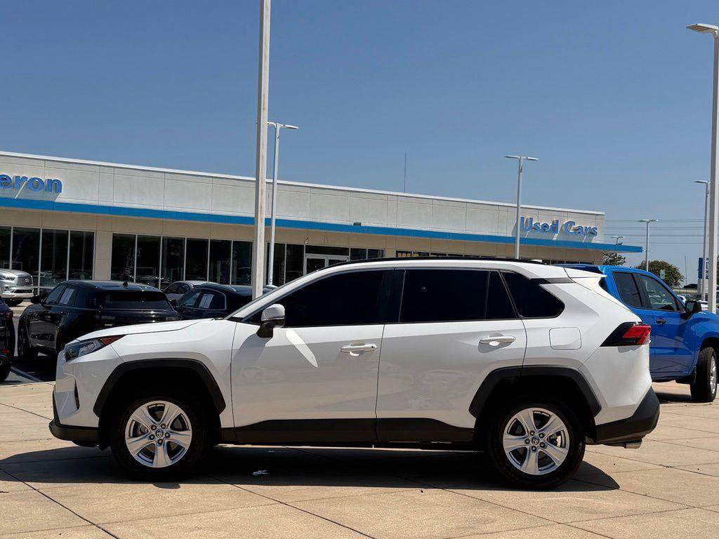 Used 2021 Toyota RAV4 XLE w/ Convenience Package FWD image 6