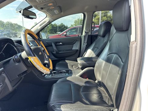 Used 2015 Chevrolet Traverse LT FWD image 3
