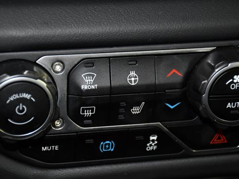 Used 2024 Jeep Wrangler Unlimited Sahara AWD/4WD image 30