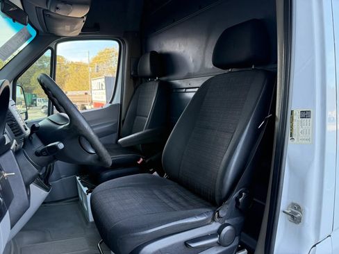 Used 2014 Freightliner Sprinter 2500 image 19