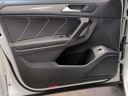 Used 2022 Volkswagen Tiguan SE image 14