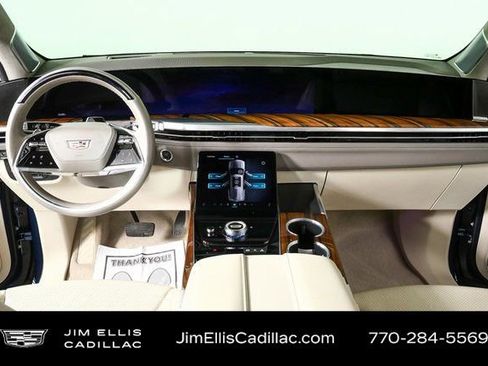 Used 2025 Cadillac Escalade Sport Platinum image 19