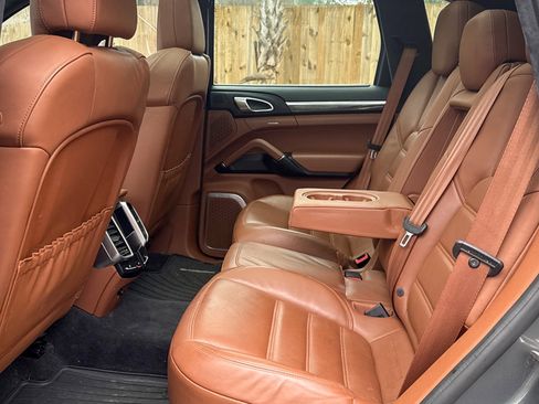 Used 2017 Porsche Cayenne Turbo image 36