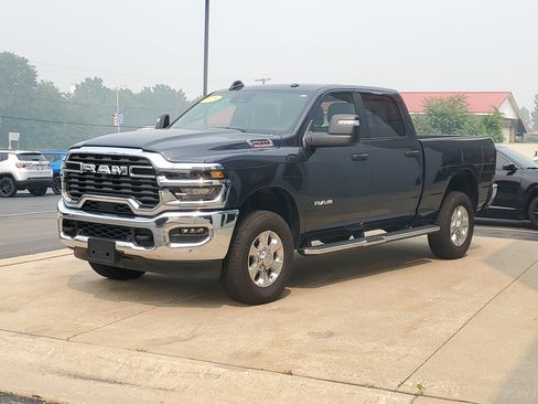 Used 2026 RAM 2500 Big Horn AWD/4WD image 2