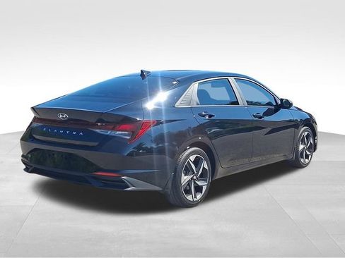 Used 2023 Hyundai Elantra SEL w/ Convenience Package FWD image 7
