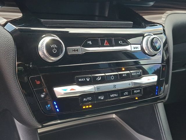 Used 2022 Ford Explorer Limited w/ Equipment Group 301A AWD/4WD image 12