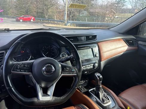 Used 2018 Nissan Rogue SL w/ Premium Package image 27