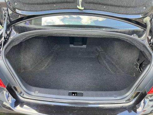 Used 2011 INFINITI M37 w/ Premium Pkg RWD image 11