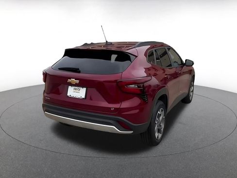 Used 2025 Chevrolet Trax LT FWD image 14