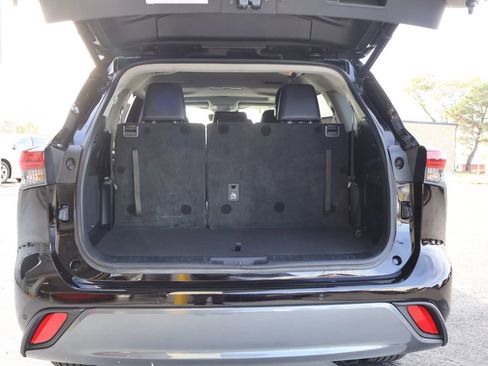 Used 2021 Toyota Highlander Limited image 21