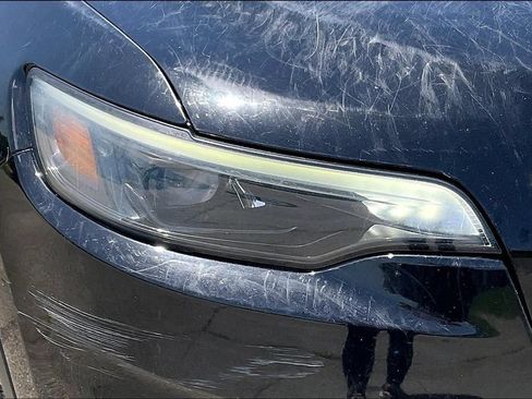 Used 2020 Jeep Cherokee Latitude FWD image 27