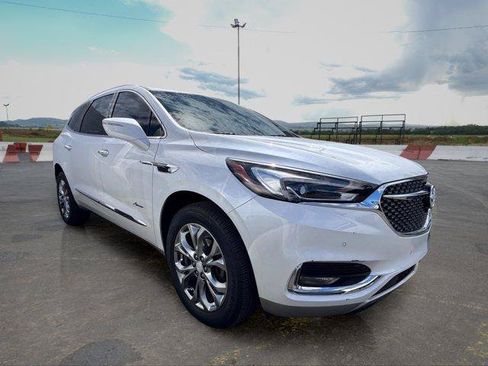 Used 2018 Buick Enclave Avenir w/ Avenir Technology Package FWD image 2