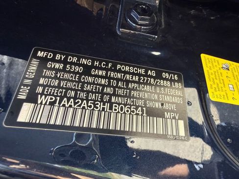 Used 2017 Porsche Macan image 39