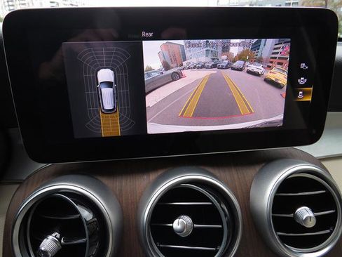 Used 2021 Mercedes-Benz GLC 300 4MATIC image 15