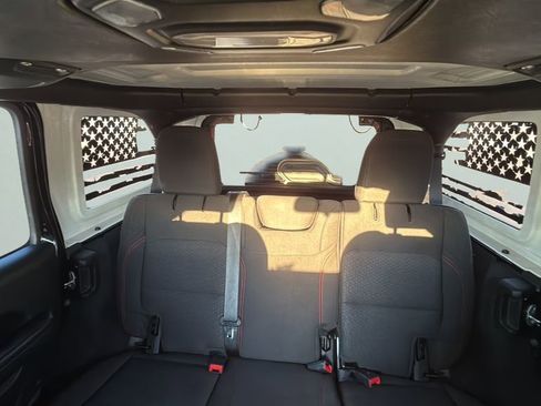 Used 2021 Jeep Wrangler Unlimited Rubicon image 13