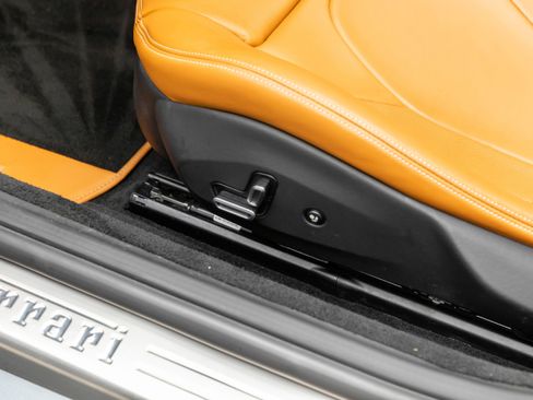 Certified 2022 Ferrari Portofino M image 17